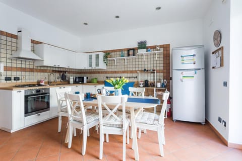 Dining area, kitchen