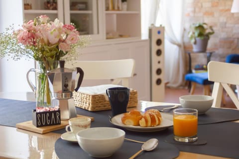 Dining area, kitchen