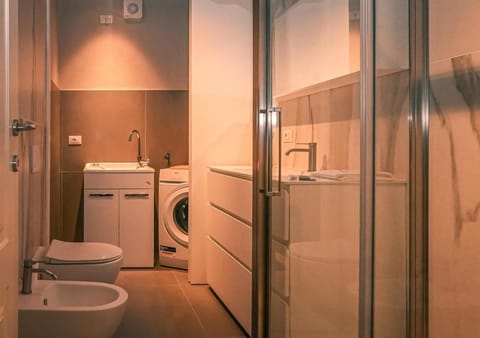 Shower, Toilet, Bathroom, bidet, towels, washing machine