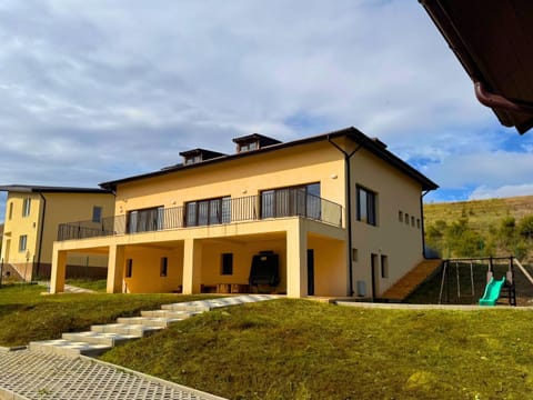 Property building, Spring, Day, Garden