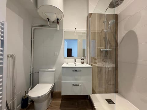 Shower, Toilet, Bathroom