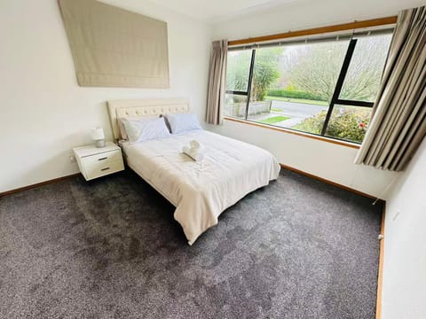 Cosy 3 Bedrooms House Beside City Centre House in Hamilton