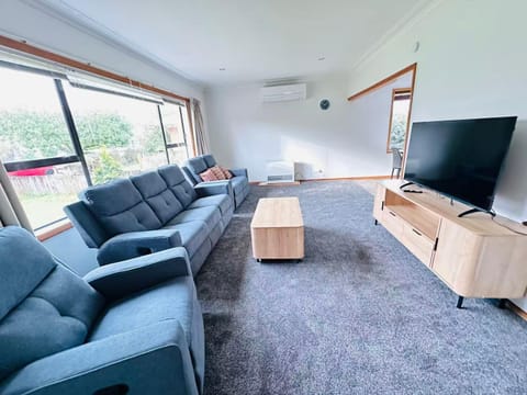 Cosy 3 Bedrooms House Beside City Centre House in Hamilton