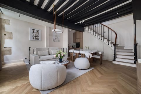 Living room, Seating area