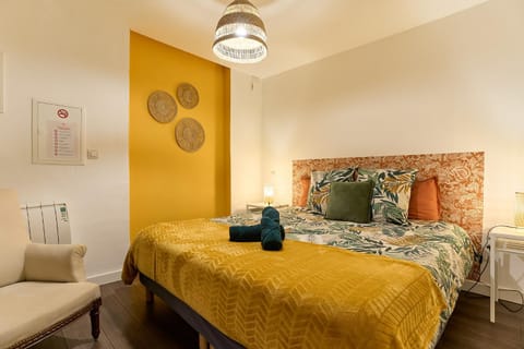 Bed, Photo of the whole room, Decorative detail, Bedroom, Family, heating, internet, storage, towels, air conditioner