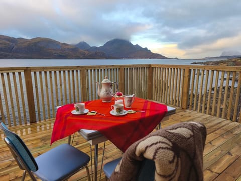 Midnight-sun and Northern-lights house by ocean House in Lofoten