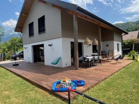 Duingt, maison 165m2, jardin 8pers House in Talloires