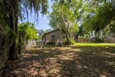Luxury Retreat Just Steps from UF Main Campus House in Gainesville