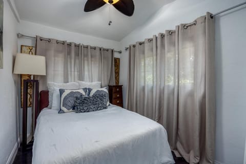 Luxury Retreat Just Steps from UF Main Campus House in Gainesville