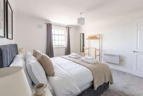 Fabulous 1 Bed Harbour-side Apartment with Balcony Apartment in Copeland District