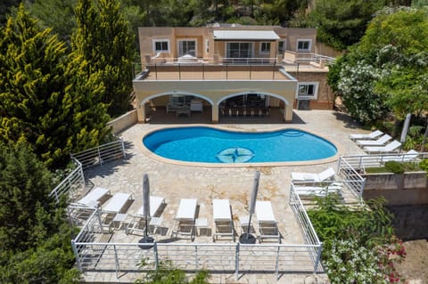 Property building, Patio, Natural landscape, Balcony/Terrace, Garden view, Pool view, Swimming pool, sunbed