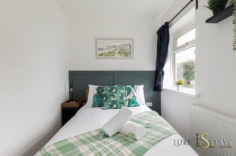 Luke Stays - Gray Ave Apartment in Durham