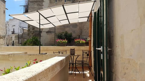 Property building, Patio, Facade/entrance, View (from property/room), Balcony/Terrace, Decorative detail, Landmark view