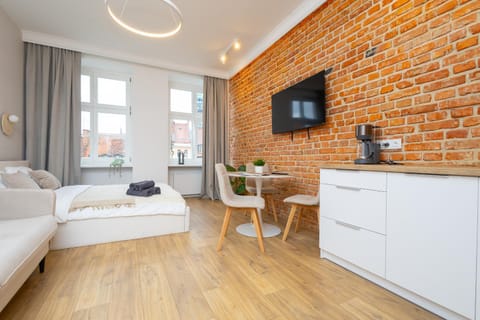 Bed, TV and multimedia, Kitchen or kitchenette, Living room, Seating area, Dining area, Bedroom