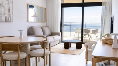 Living room, Dining area, Sea view