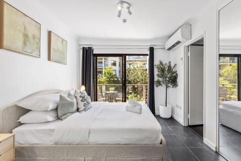 Bed, Photo of the whole room, wardrobe
