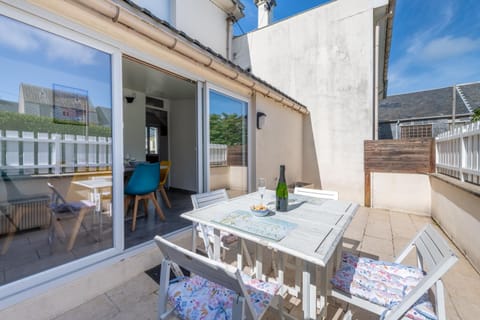 Property building, Patio