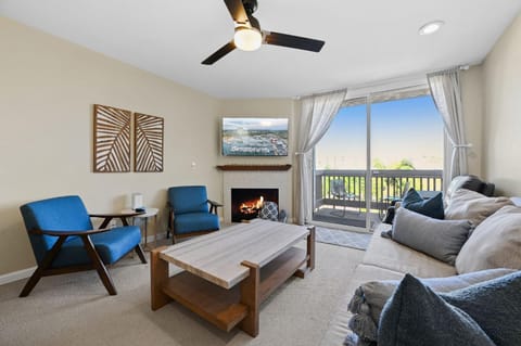 B314 - Coastal Glimpse House in Oceanside