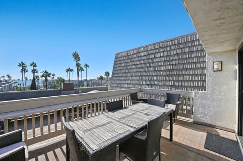 B314 - Coastal Glimpse House in Oceanside