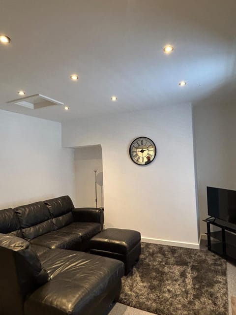 Modern flat in Oldham - contractor friendly Flat 2 Apartment in Oldham
