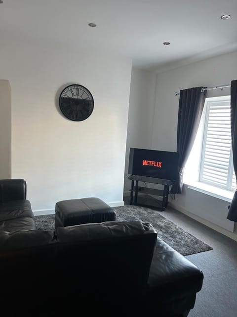 Modern flat in Oldham - contractor friendly Flat 2 Apartment in Oldham