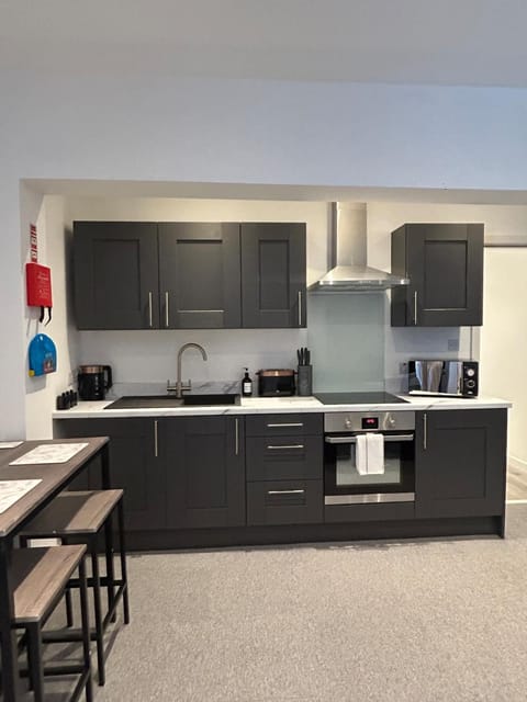 Modern flat in Oldham - contractor friendly Flat 2 Apartment in Oldham