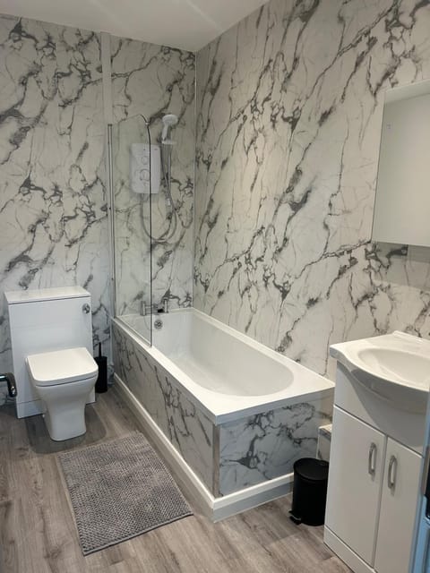 Modern flat in Oldham - contractor friendly Flat 2 Apartment in Oldham