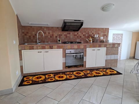 Kitchen or kitchenette, oven, stove