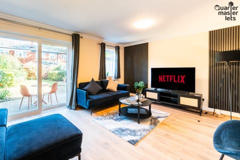 Communal lounge/ TV room, TV and multimedia, Living room, Decorative detail, Seating area, Parking, fireplace, furniture, heating, internet, storage