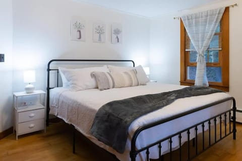 Naples Village Retreat - Heart of the Lakes Region House in Naples