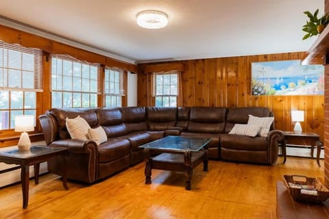 Naples Village Retreat - Heart of the Lakes Region House in Naples