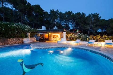 Property building, Night, Natural landscape, Pool view, Swimming pool, sunbed