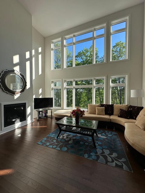 Communal lounge/ TV room, Living room, Seating area, Evening entertainment