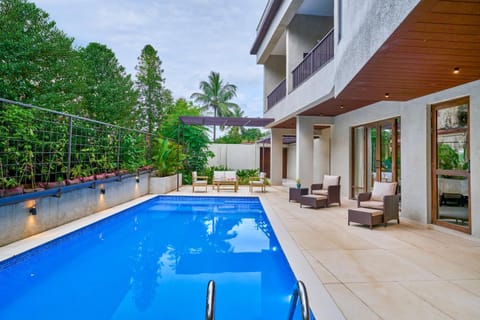 Property building, Swimming pool, Swimming pool