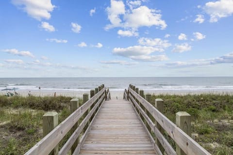 FREEDOM! 100 yds to the Beach with lake view too! House in North Myrtle Beach