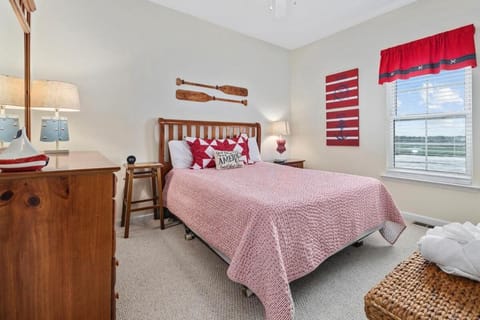 FREEDOM! 100 yds to the Beach with lake view too! House in North Myrtle Beach