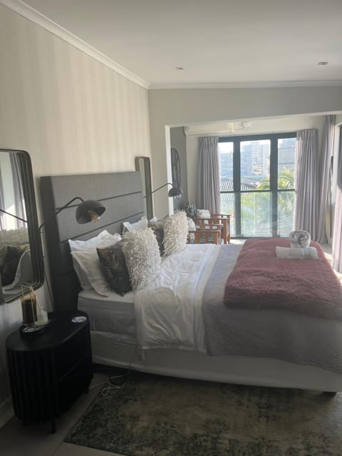 Bed, Seating area, Bedroom, towels