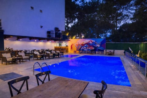 Swimming pool