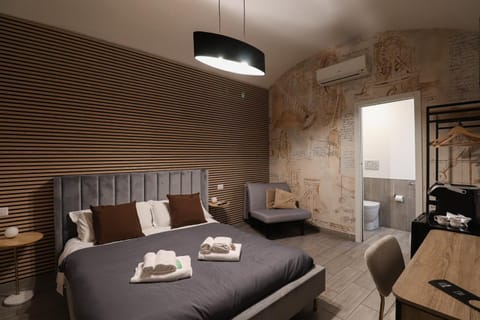 Bed, Photo of the whole room, Bedroom, towels