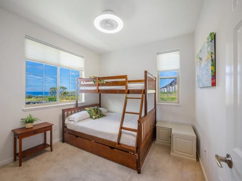 Kalo Homes - Immersed in Aloha House in Makaha Valley