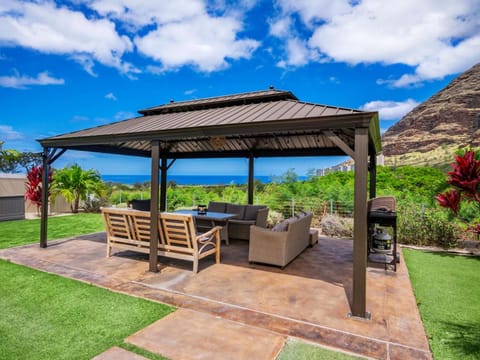 Kalo Homes - Immersed in Aloha House in Makaha Valley