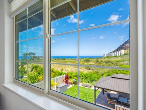 Kalo Homes - Immersed in Aloha House in Makaha Valley