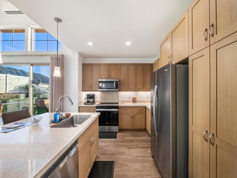 Kalo Homes - Mauka to Makai House in Makaha Valley