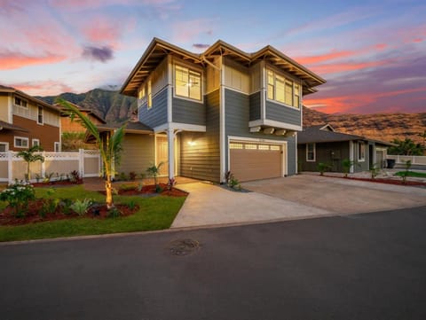 Kalo Homes Tropical Palm Getaway House in Makaha Valley