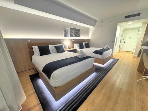 Bed, TV and multimedia, Living room, Seating area