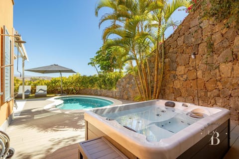 Patio, Garden, Hot Tub, Swimming pool, sunbed