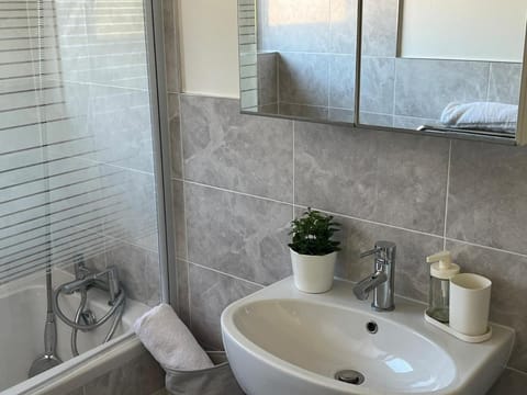 Modern, spacious and comfortable 2 bed apartment in Southampton Apartment in Southampton