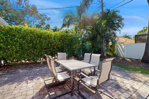 Palm Glow House in Naples Park