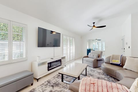 Palm Glow House in Naples Park