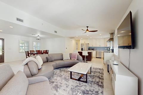 Palm Glow House in Naples Park